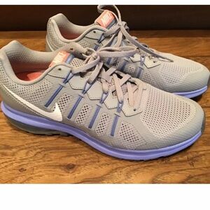 Women’s NIKE Sneakers - NEW Size 10